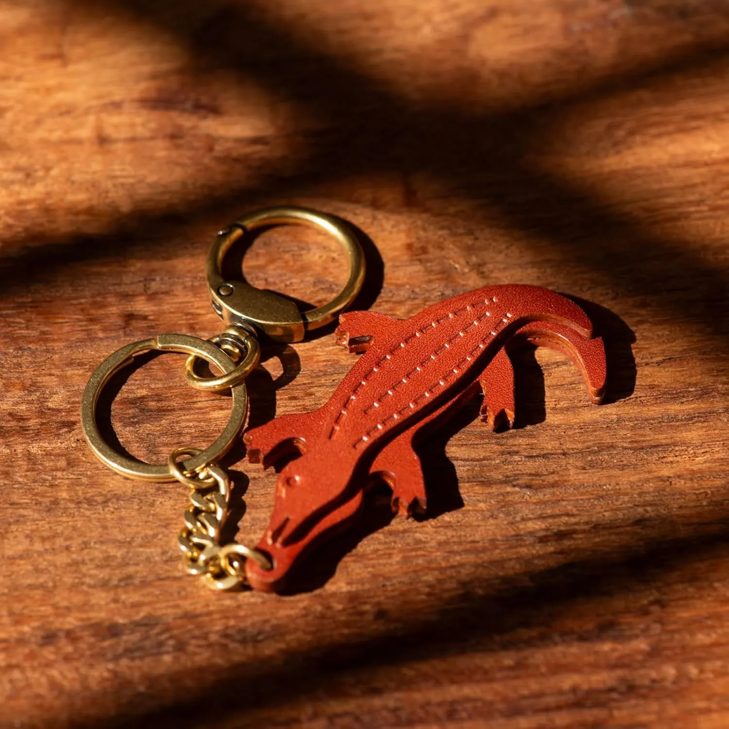 Cute Crocodile Keychain Pendant, Genuine Leather with Metal Buckle Keychain Charm Accessory