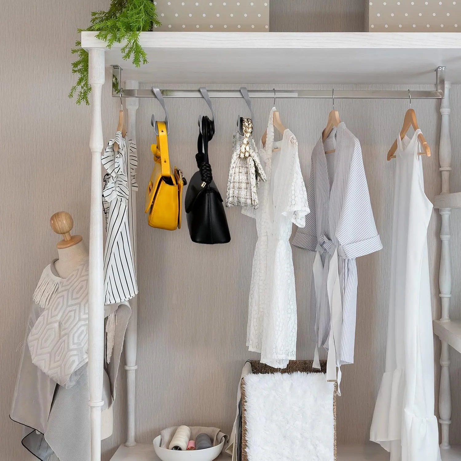 Maitys 18 Pcs Purse Hanger Hook Acrylic Bag Hanger Handbag Tote Bag Rack Holder Closet Organizer Storage for Backpacks Tote Holder Over The Closet Rod Hook for Storing Handbags Satchels (Gray)