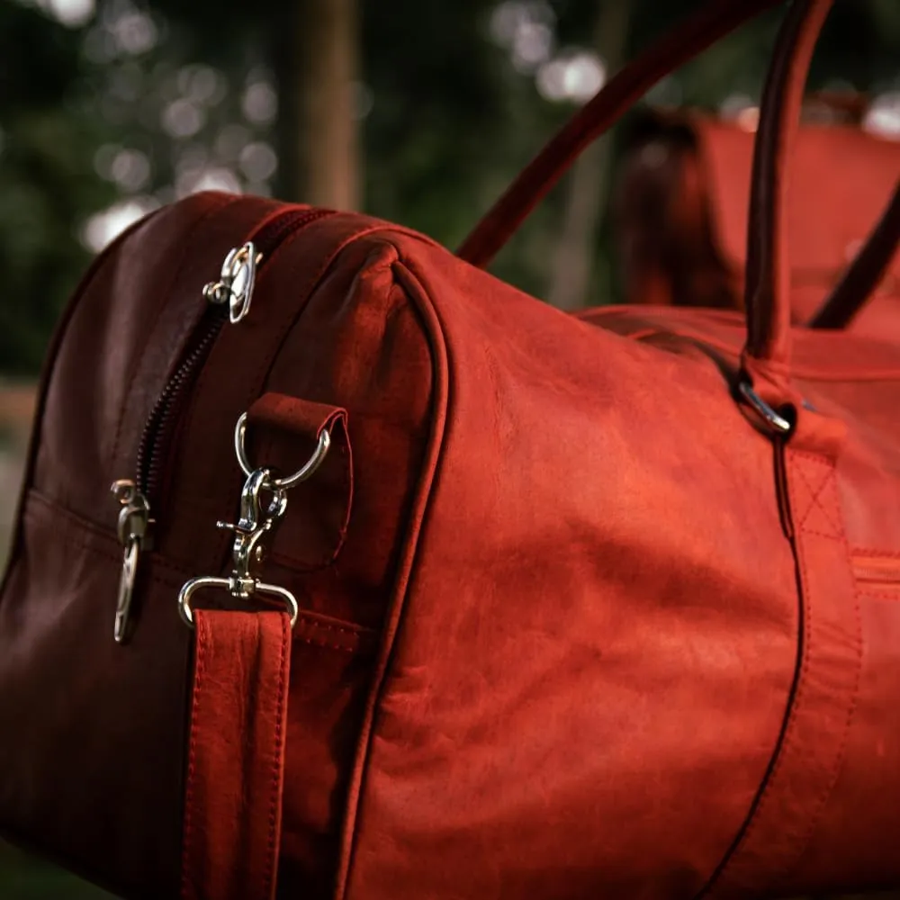 "Premium Leather Duffel Weekender Bag for Men & Women – Spacious, Durable & Stylish Travel Bag with Adjustable Shoulder Strap for Weekend Getaways & Short Trips (red long zi)