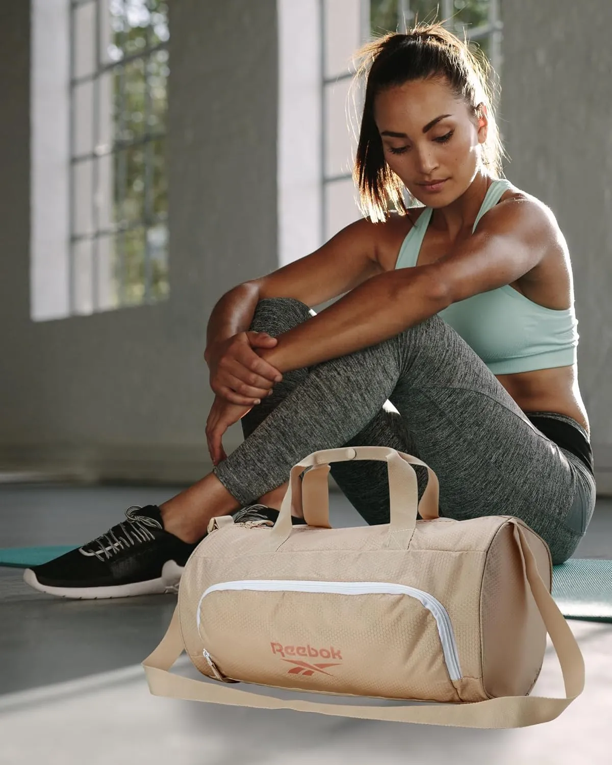 Reebok Duffle Bag - Unisex Lightweight Gym, Sports and Travel Mini Carry On Weekender Bags for Women and Men, Size One Size, Perth II Light Brown