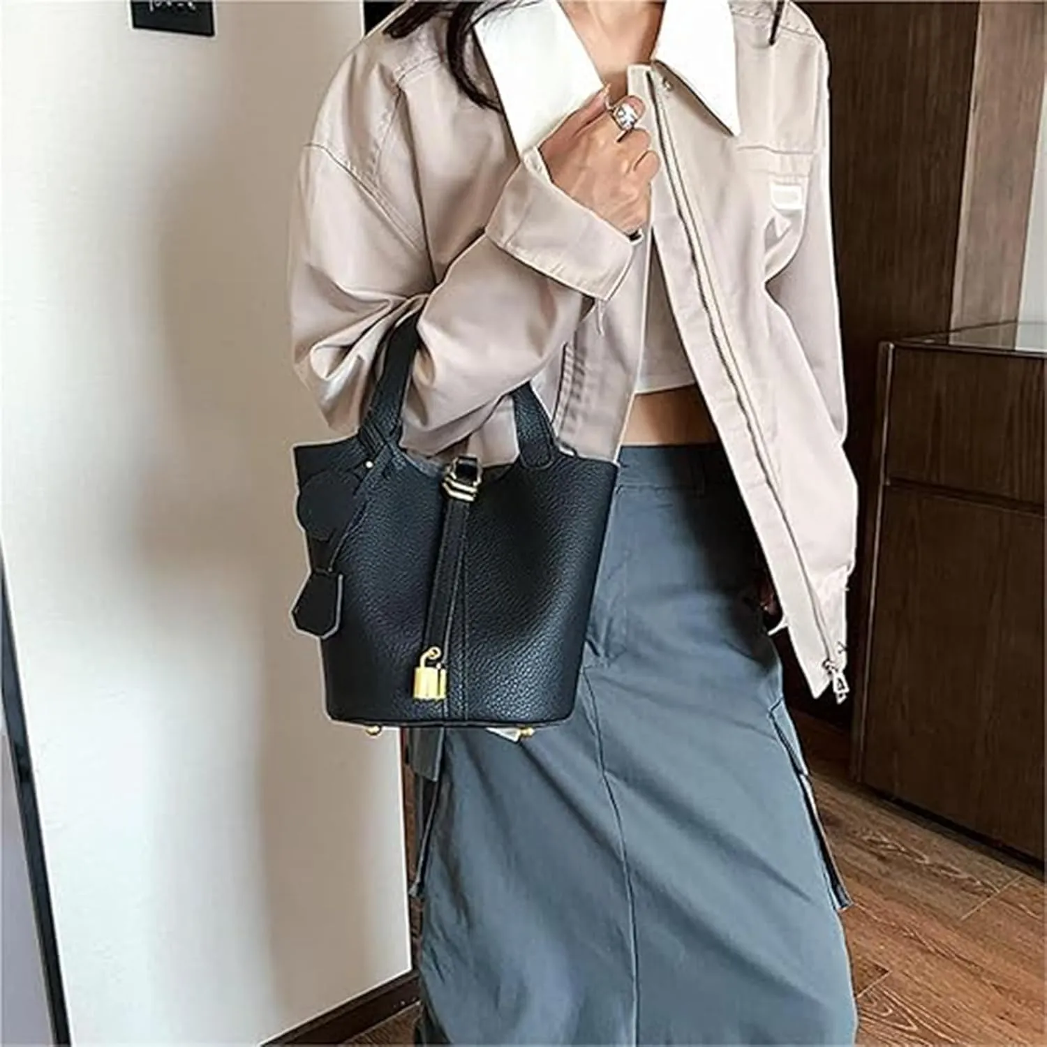 Trendy Plain Color Leather Handbag with Lock Design, Stylish Lock Design Bucket Bags, Leather Handbags for Women