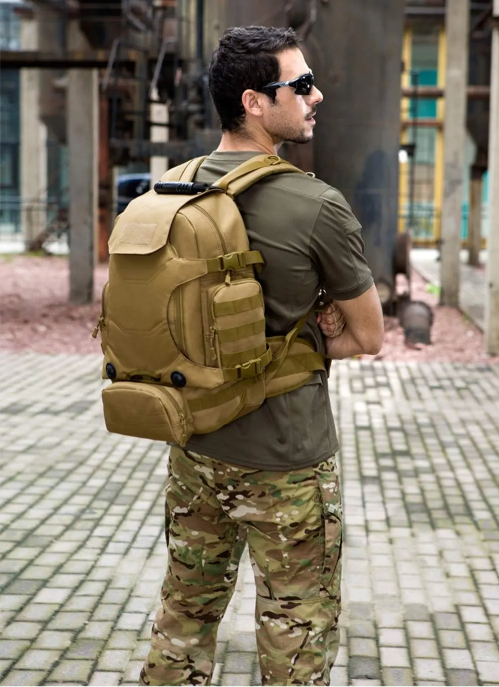 UNISTRENGH 40-litre Multi-Functional Tactical Backpacks Outdoor Trekking Pack Duffle Bag Urban Backpacks with Cycling Fanny Waist Bag (Desert Camouflage)